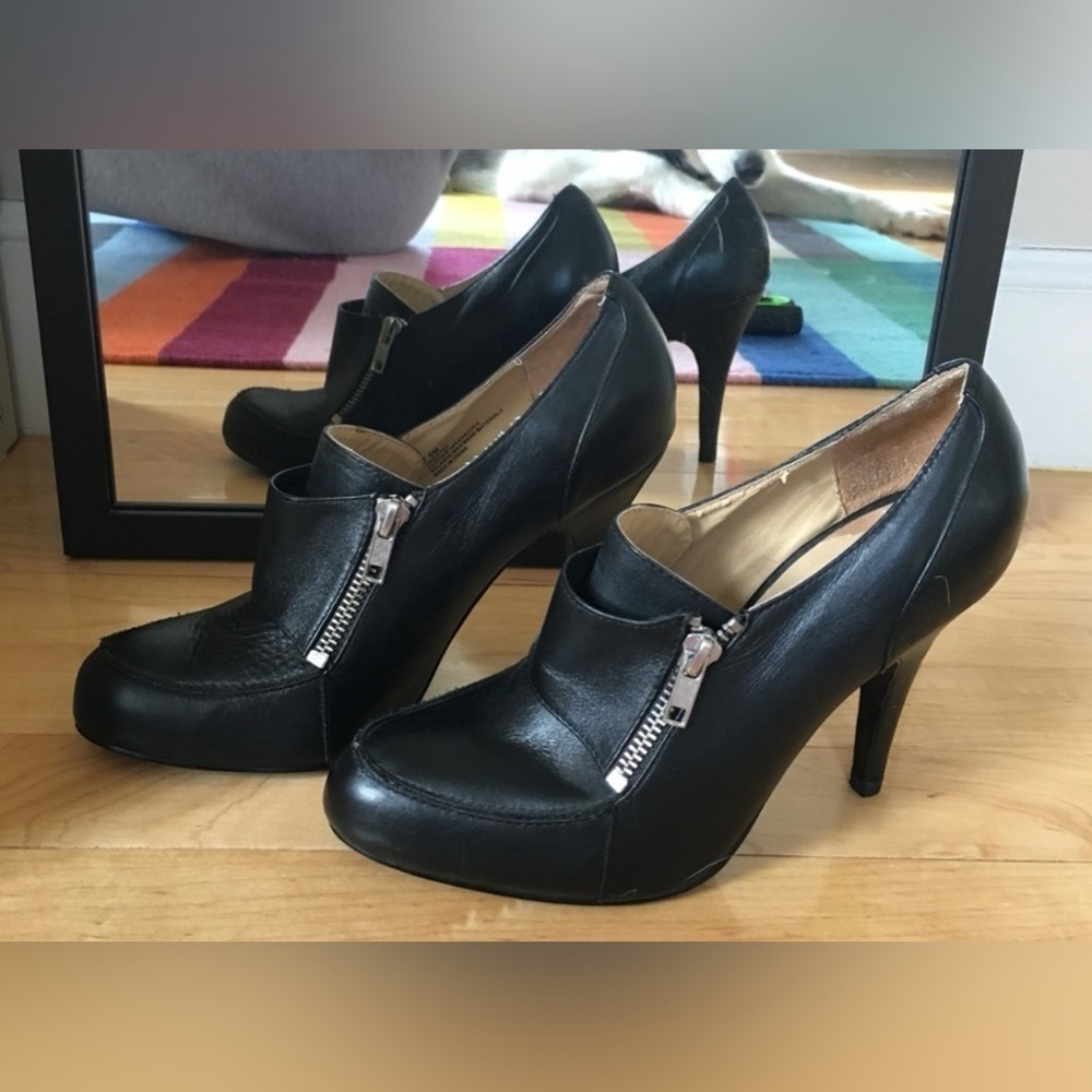 Two Lips Women’s Black Leather 2 Zip Closure 4” Heel Stilettos Size 7.5